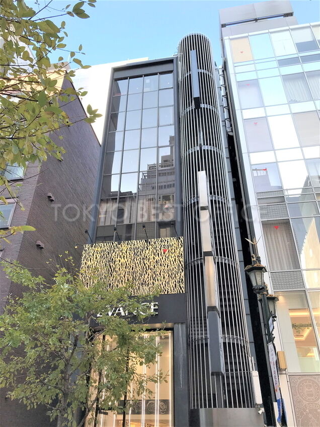 【中古】 中小ビル経営の法律と書式 貸ビル・貸店舗・貸室・貸事務所・ビル管理 改訂版/自由国民社/富田晃栄 中古】 中小ビル経営の法律と書式 貸ビル・貸店舗・貸室・貸事務