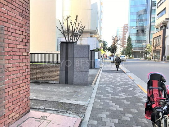 ビル周辺風景①