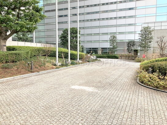 ビル敷地内風景③