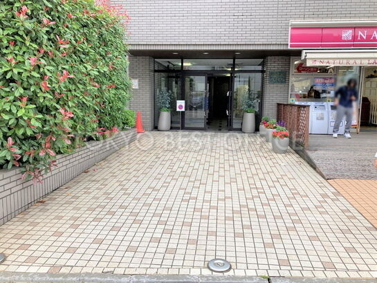 ビルエントランス