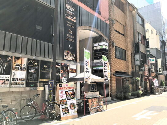 ビルエントランス