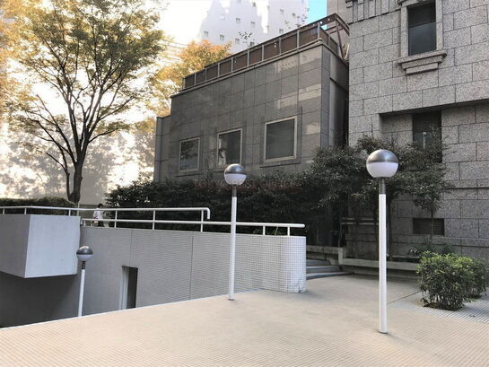 ビル周辺風景①