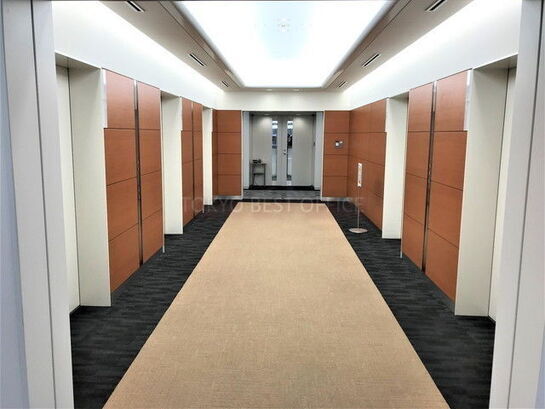 貸室階エレベーターホール