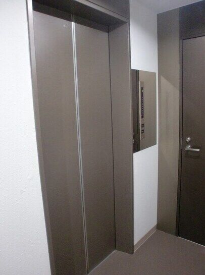 4階エレベーター