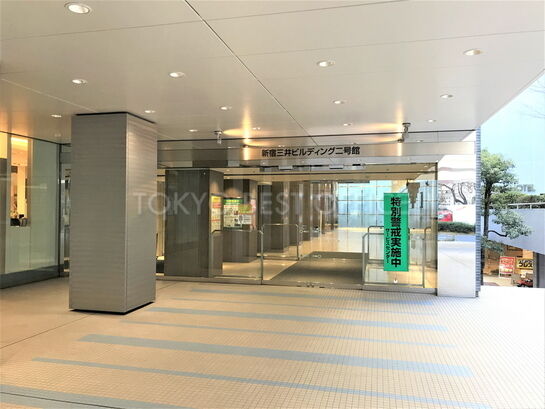 ビルエントランス③