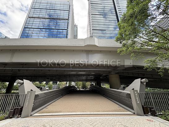 人道橋「仲通り散歩橋」