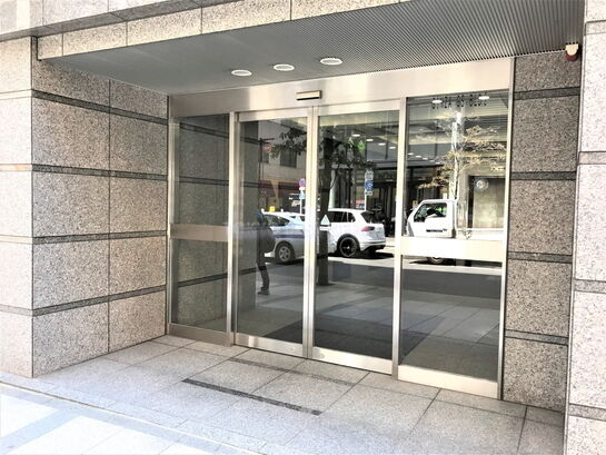 ビルエントランス