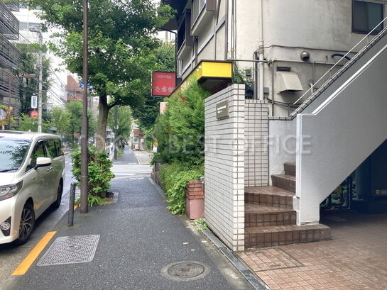 ビル周辺風景①