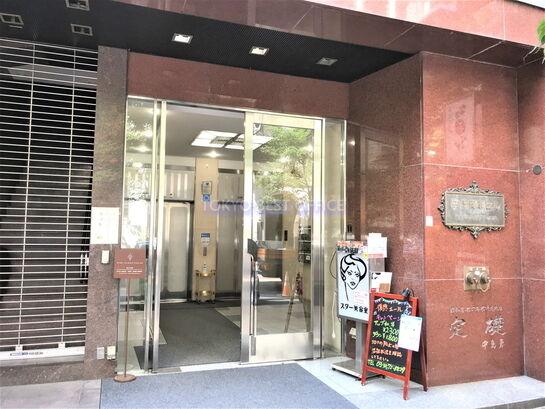 ビルエントランス