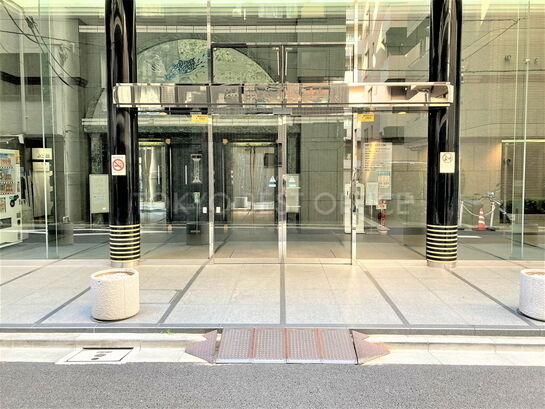 ビルエントランス