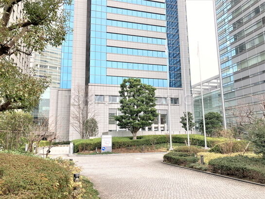 ビル敷地内風景①