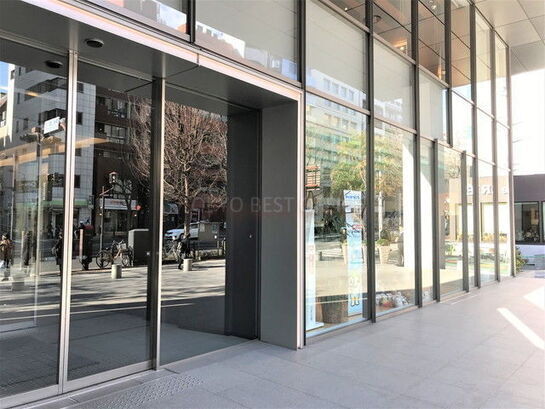 ビルエントランス②