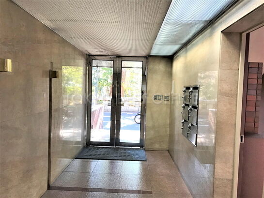 エントランスホール②