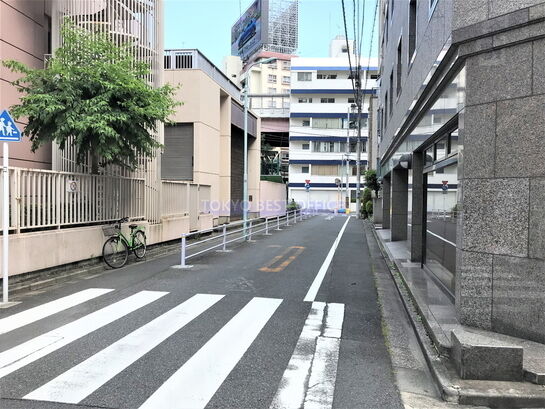 ビル周辺風景①