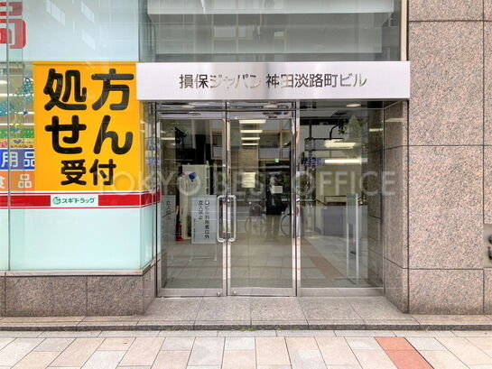 ビルエントランス