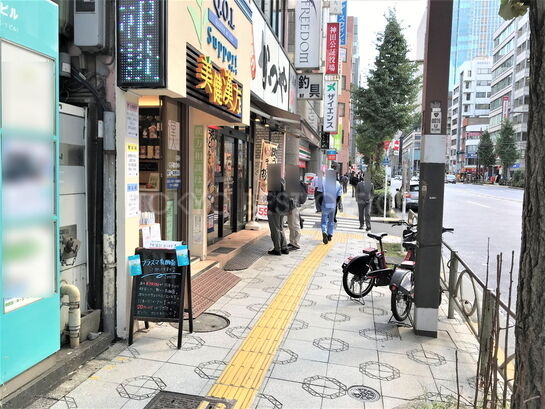 ビル周辺風景①