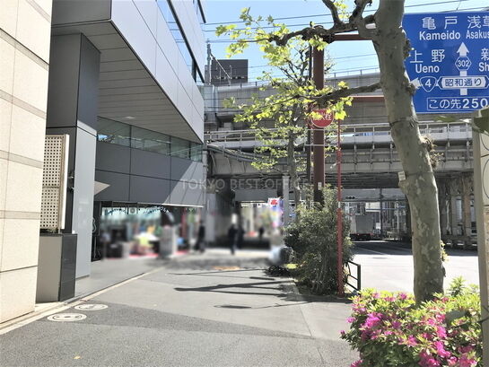 ビル周辺風景①