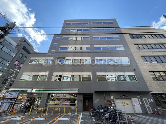 春日通り側外観