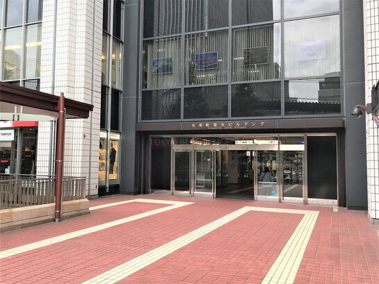 ビルエントランス①