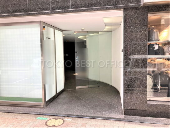 ビルエントランス