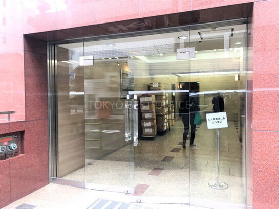 ビルエントランス