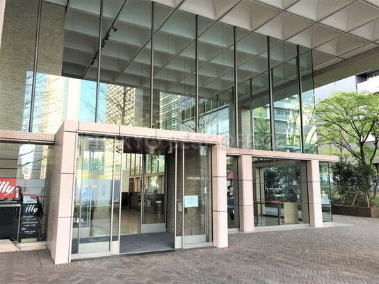 ビルエントランス