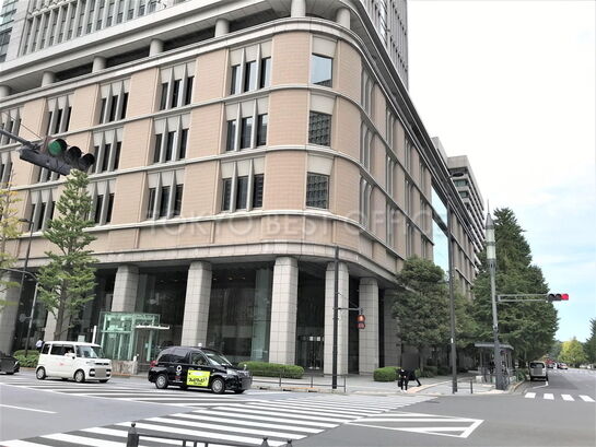 丸の内ビルディング外観下層部②