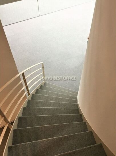 1階貸室内階段①（1階→地下1階）