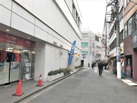 ビル周辺風景①