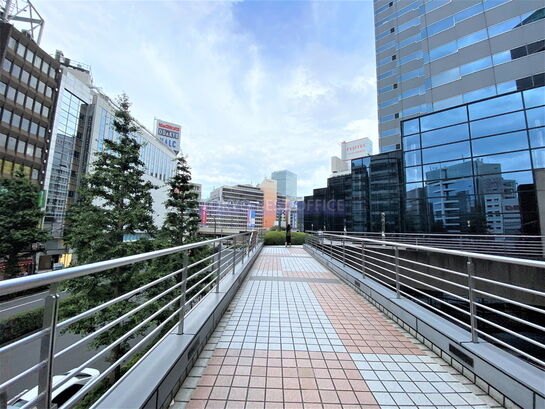 ビル敷地内風景④