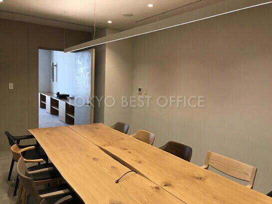 ラウンジ内会議室①