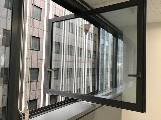 窓空きます