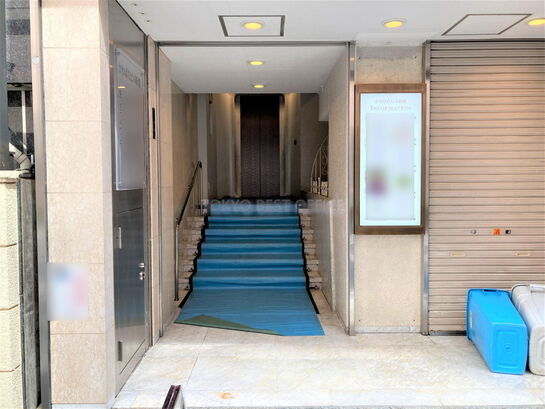 ビルエントランス