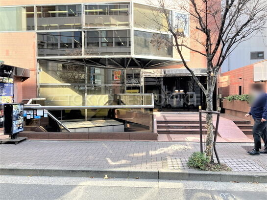 ビルエントランス①