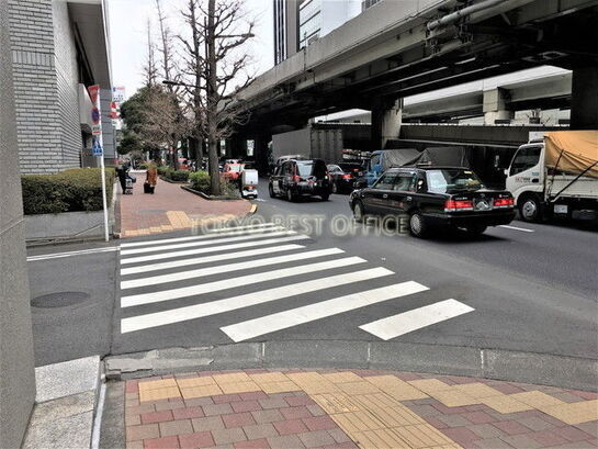 ビル周辺風景②