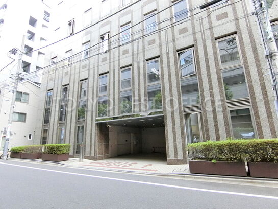 駐車場入口(裏通り側)