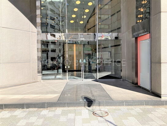 ビルエントランス