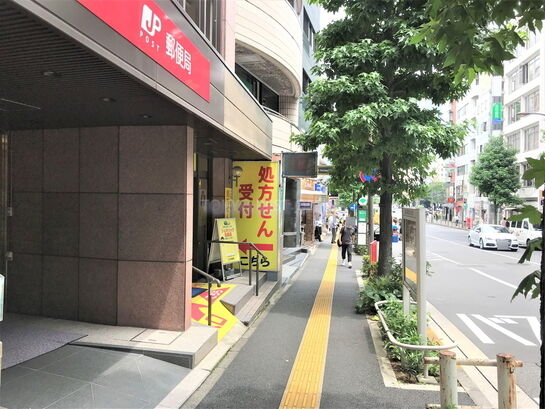 ビル入口周辺風景②