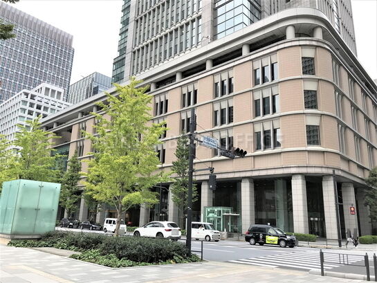 丸の内ビルディング外観下層部①