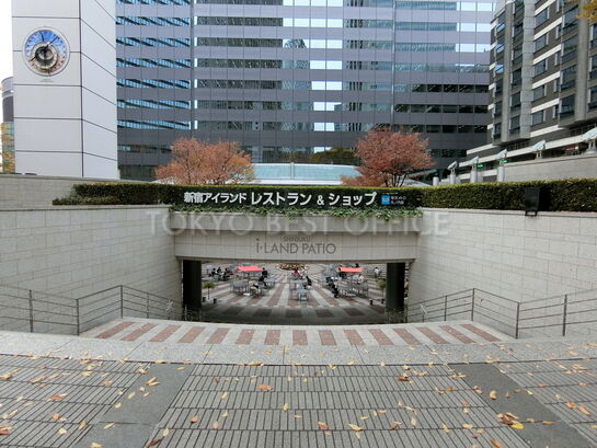 地下飲食店舗入り