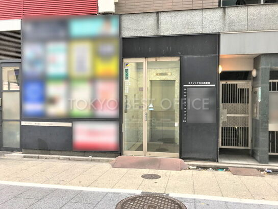 ビルエントランス