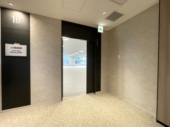 10階 室内入口