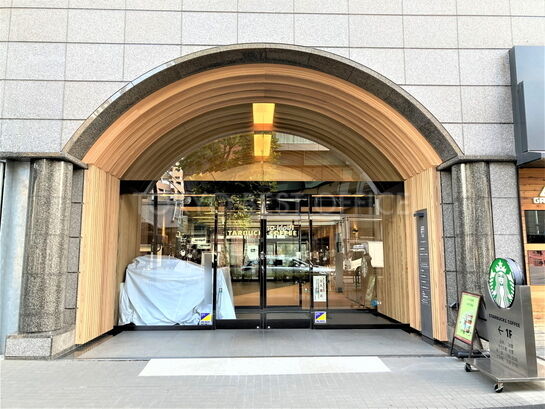 ビルエントランス