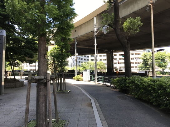 ビル周辺風景①