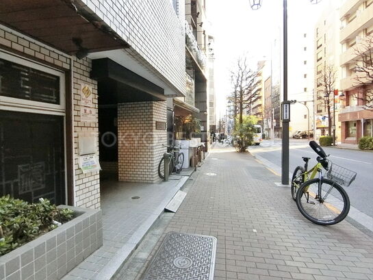 ビル周辺風景①