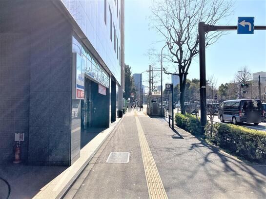 ビル周辺風景①