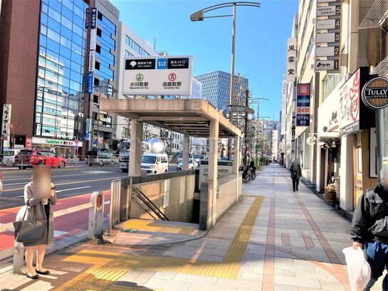 ビル周辺風景②（地下鉄入り口も目の前）