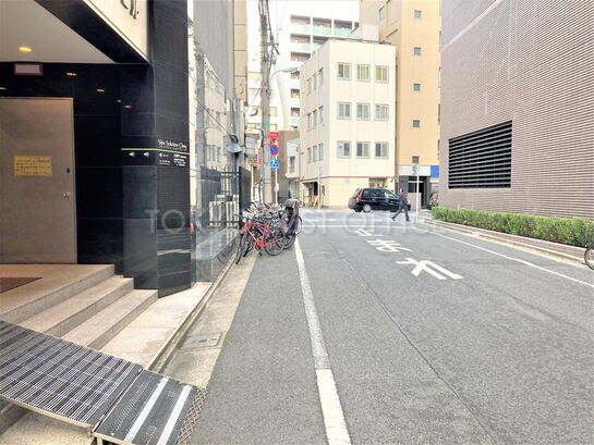 ビル周辺風景①