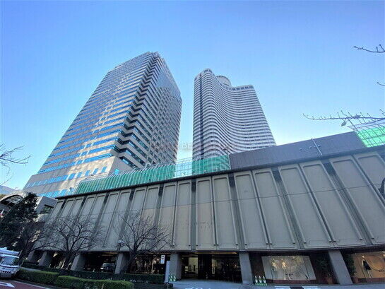 ニューオータニガーデンコート（左）、ガーデンタワー（右）