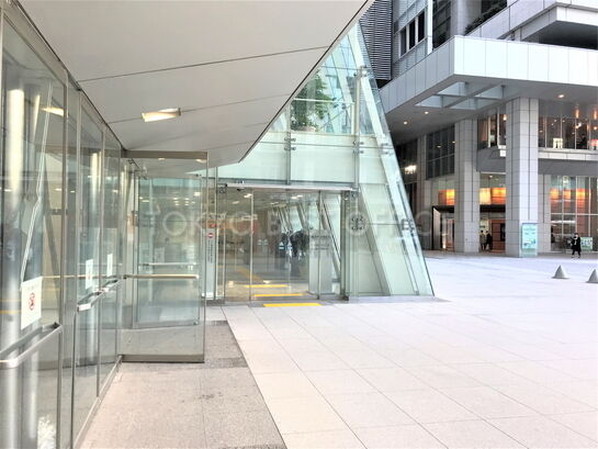 ビルエントランス